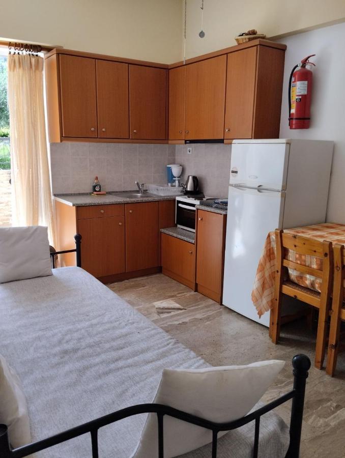 Katerina Apartments Каламата Экстерьер фото